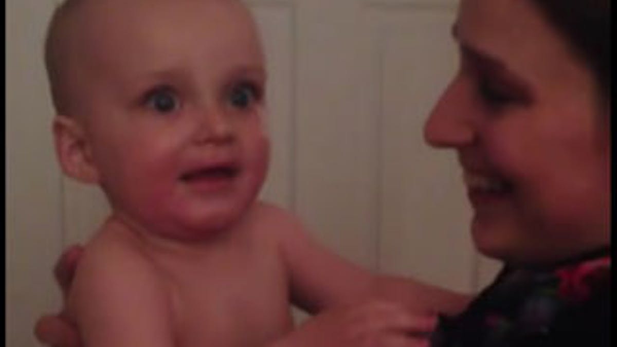 Video Il Rencontre Pour La Premiere Fois La Sœur Jumelle De Sa Maman Parents Fr Video Il Rencontre Pour La Premiere Fois La Sœur Jumelle De Sa Maman Parents Fr