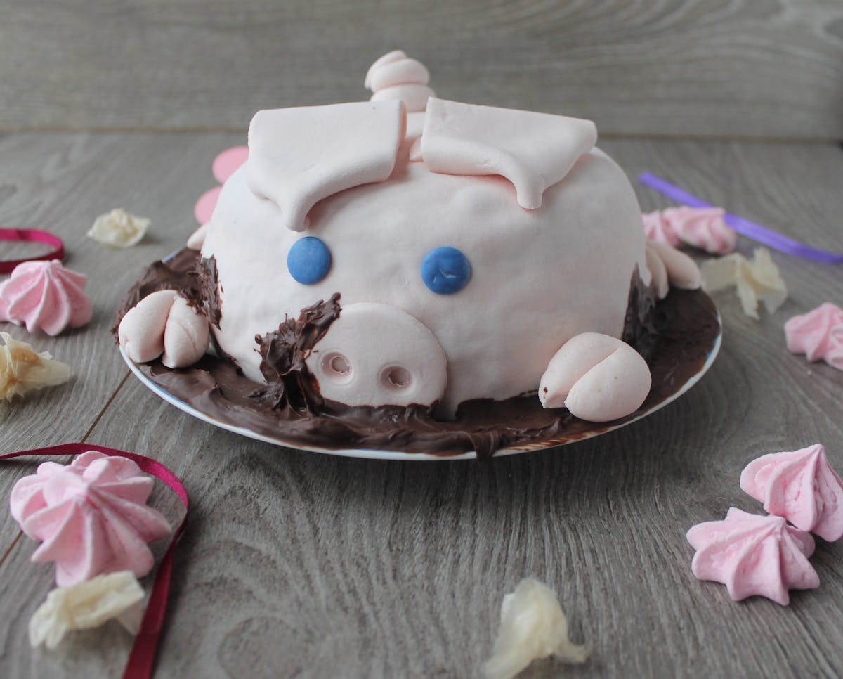 Le gâteau Reine des neiges - 50 idées originales  Frozen birthday cake,  Frozen birthday party cake, Cool birthday cakes