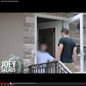 Vidéo : il convainc les enfants de rentrer dans leur
  maison en prétextant être l’ami de la famille
