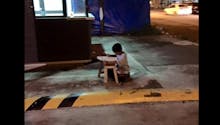 Philippines : la photo qui a changé la vie d’un petit
  garçon sans-abri