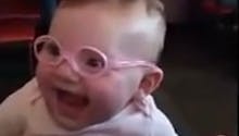 Vidéo : ce bébé voit clairement ses parents pour la
  première fois