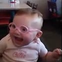 Vidéo : ce bébé voit clairement ses parents pour la
  première fois