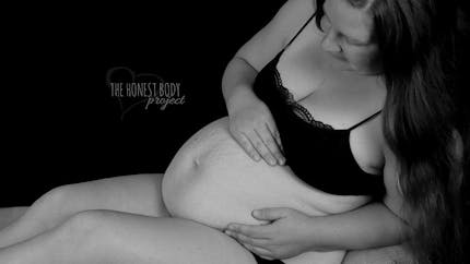 Grossesse : 7 futures mamans affichent les transformations
  de leur corps