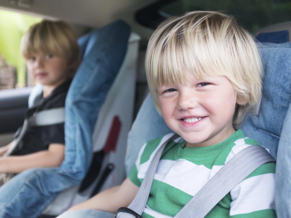 Vacances : comment gérer le mal des transports de mon enfant ?
