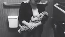 Etats-Unis : une maman forcée d’allaiter son bébé dans les
  toilettes d’un magasin de vêtements !