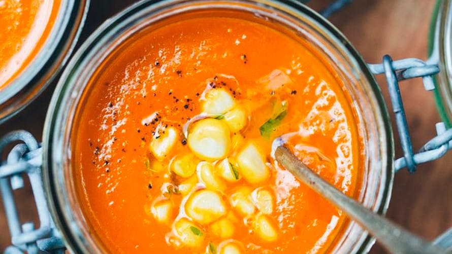 Soupe de carottes, tomates et lait de coco