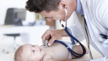 Les visites médicales obligatoires pour bébé