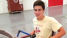 Etats-Unis : un adolescent invente une poussette pour les
  parents en fauteuil roulant