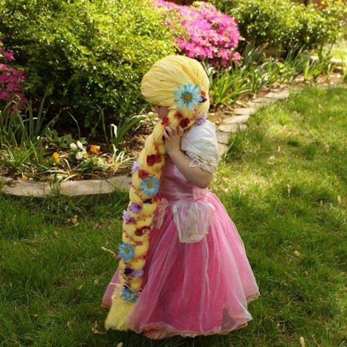 Une mère confectionne des perruques de princesses pour les
  enfants malades du cancer