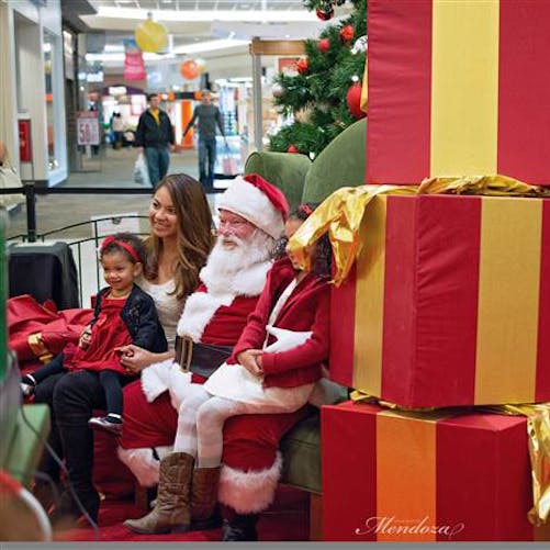 Vidéo émotion : le père Noël exauce le vœu le plus cher  d'une petite fille