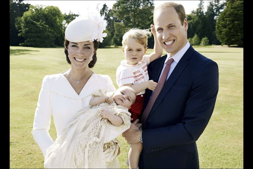 Photo de famille lors du baptême de la princesse
        Charlotte