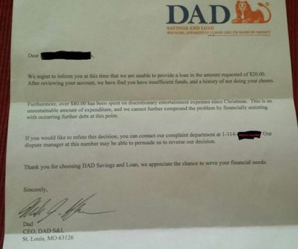 Un père répond avec humour à son enfant qui lui demande un
  emprunt
