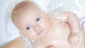 Cosmétiques pour bébés : quels sont les produits à éviter ?