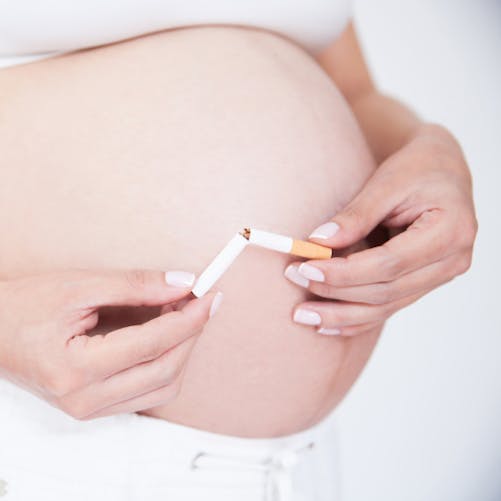 Près d’une fumeuse sur deux reprend la cigarette après
  l’accouchement