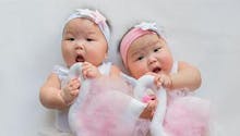 Instagram : les photos des 100 premiers jours de vie de
  jumelles font le buzz