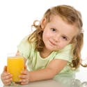 Les jus de fruits et smoothies destinés aux enfants sont
  trop sucrés