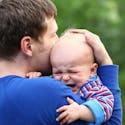 Nos stéréotypes influencent notre perception des pleurs de
  bébé