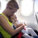 Fête des mères: JetBlue récompense les passagers si un  bébé pleure durant le vol
