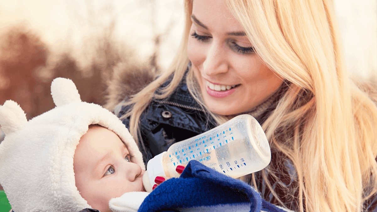 Comment Gerer Le Biberon A L Exterieur Parents Fr Comment Gerer Le Biberon A L Exterieur Parents Fr