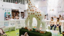 Sophie la Girafe invite les parents à Paris,  du 27
  au 29 mai