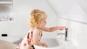 Eau du robinet polluée : les précautions à prendre