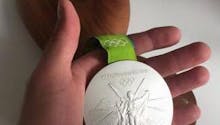 JO : un athlète met sa médaille aux enchères pour sauver
  un enfant malade
