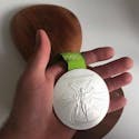 JO : un athlète met sa médaille aux enchères pour sauver
  un enfant malade