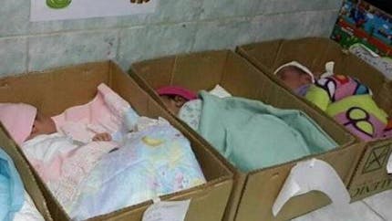Des bébés dans des cartons au Venezuela