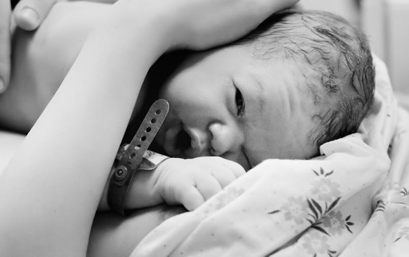 Un Papa Recoit Une Facture Pour Avoir Fait Du Peau A Peau Avec Son Bebe Parents Fr Un Papa Recoit Une Facture Pour Avoir Fait Du Peau A Peau Avec Son Bebe Parents Fr