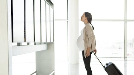 Quelles sont les précautions à prendre quand on veut voyager enceinte ? 
