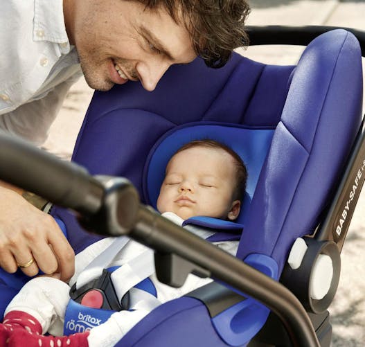Premiers voyages avec bébé : 12 % des papas
  européens craignent d’oublier leurs enfants dans la voiture ou à
  l’aéroport !