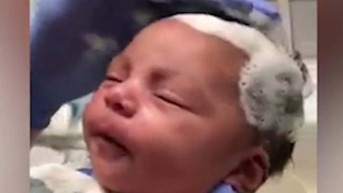 Le Premier Shampooing De Ce Bebe Fait Le Buzz Parents Fr Le Premier Shampooing De Ce Bebe Fait Le Buzz Parents Fr