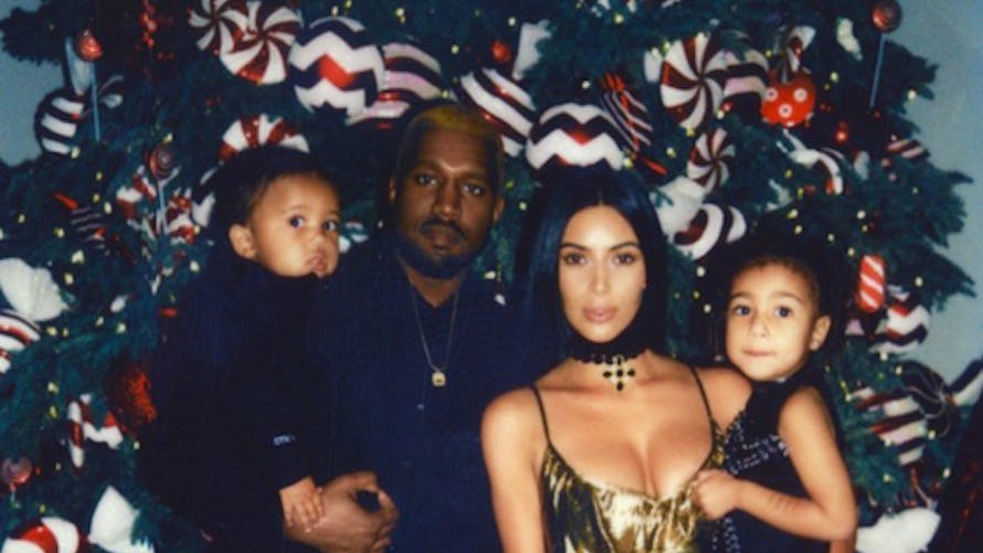 Kim Kardashian : sa photo de famille pour faire taire les
  rumeurs (PHOTO)