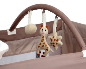 Lit parapluie Sophie la Girafe de Renolux - arche de jeux
