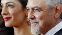 Amal Clooney attend une fille et un garçon, le choix du
  roi !
