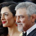 Amal Clooney attend une fille et un garçon, le choix du
  roi !