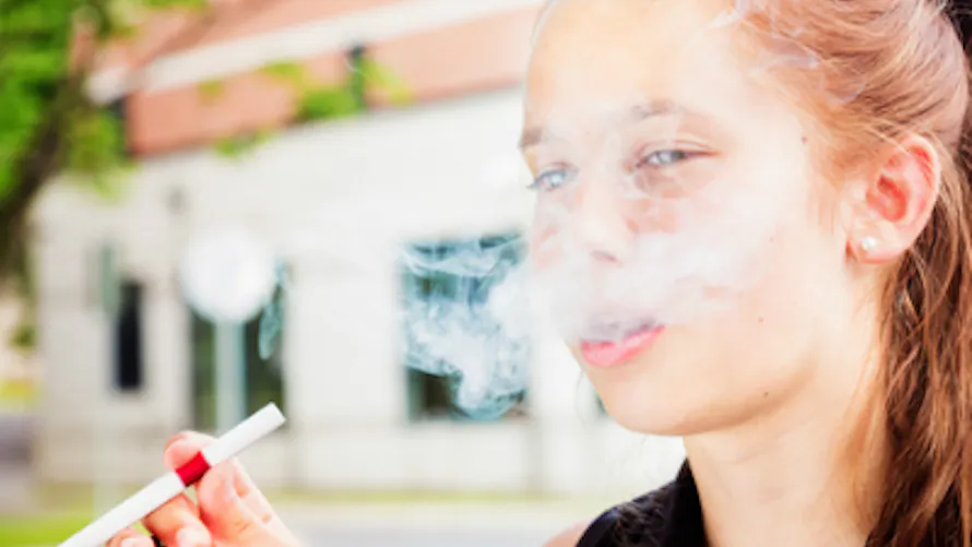 Chez les jeunes la ecigarette peut donner envie de tabac | Parents.fr Chez les jeunes la ecigarette peut donner envie de tabac | Parents.fr
