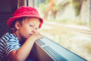 Un enfant de 3 ans oublié toute la journée dans un bus scolaire