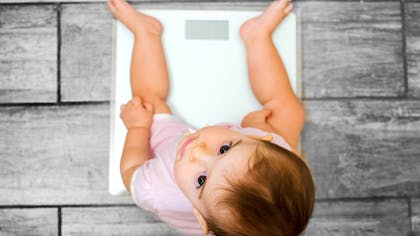 Poids De Bebe Mois Par Mois De 0 A 12 Mois Parents Fr Poids De Bebe Mois Par Mois De 0 A 12 Mois Parents Fr