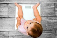 La prise de poids de bébé, mois par mois : votre bébé est-il sur la courbe de poids moyen ?