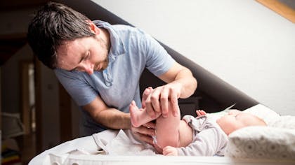 Erytheme Fessier Bebe Ou Fesse Rouge Bebe Soins Symptomes Prevention Traitements Naturels Parents Fr Erytheme Fessier Bebe Ou Fesse Rouge Bebe Soins Symptomes Prevention Traitements Naturels Parents Fr