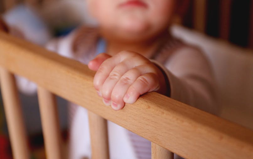 Pourquoi Bebe Se Reveille La Nuit Et Comment L Eviter Parents Fr Pourquoi Bebe Se Reveille La Nuit Et Comment L Eviter Parents Fr