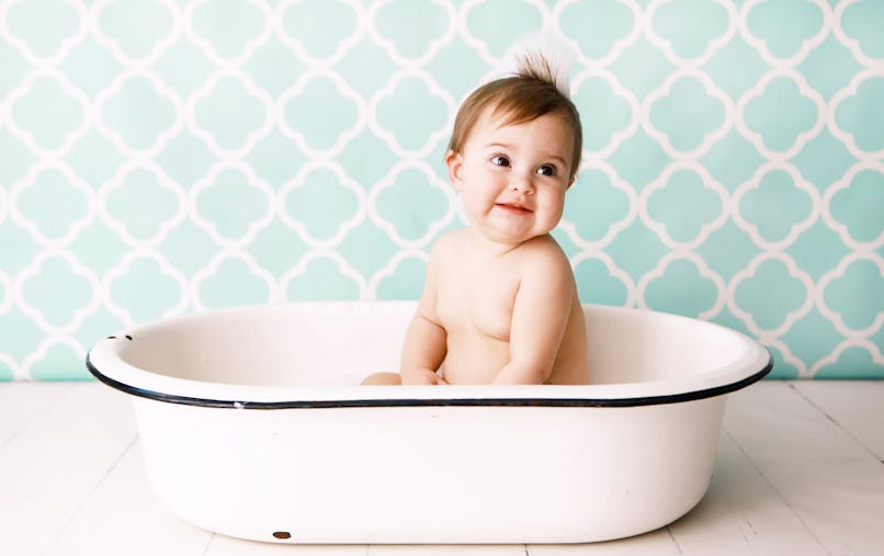 Comment Donner Le Bain A Bebe Parents Fr Comment Donner Le Bain A Bebe Parents Fr