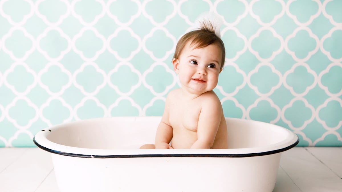 Comment Donner Le Bain A Bebe Parents Fr Comment Donner Le Bain A Bebe Parents Fr