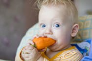 Fruits et légumes : bébé passe au cru