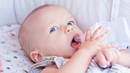 Canicule Comment Eviter Le Coup De Chaleur Du Nourrisson Parents Fr Canicule Comment Eviter Le Coup De Chaleur Du Nourrisson Parents Fr