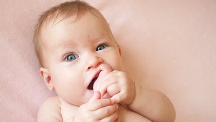 0-6 mois: Bébé à la conquête de son corps
