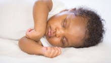 Quels sont les temps de sommeil recommandés, mois par mois, pour bébé ?