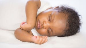 Comprendre le sommeil de bébé mois par mois