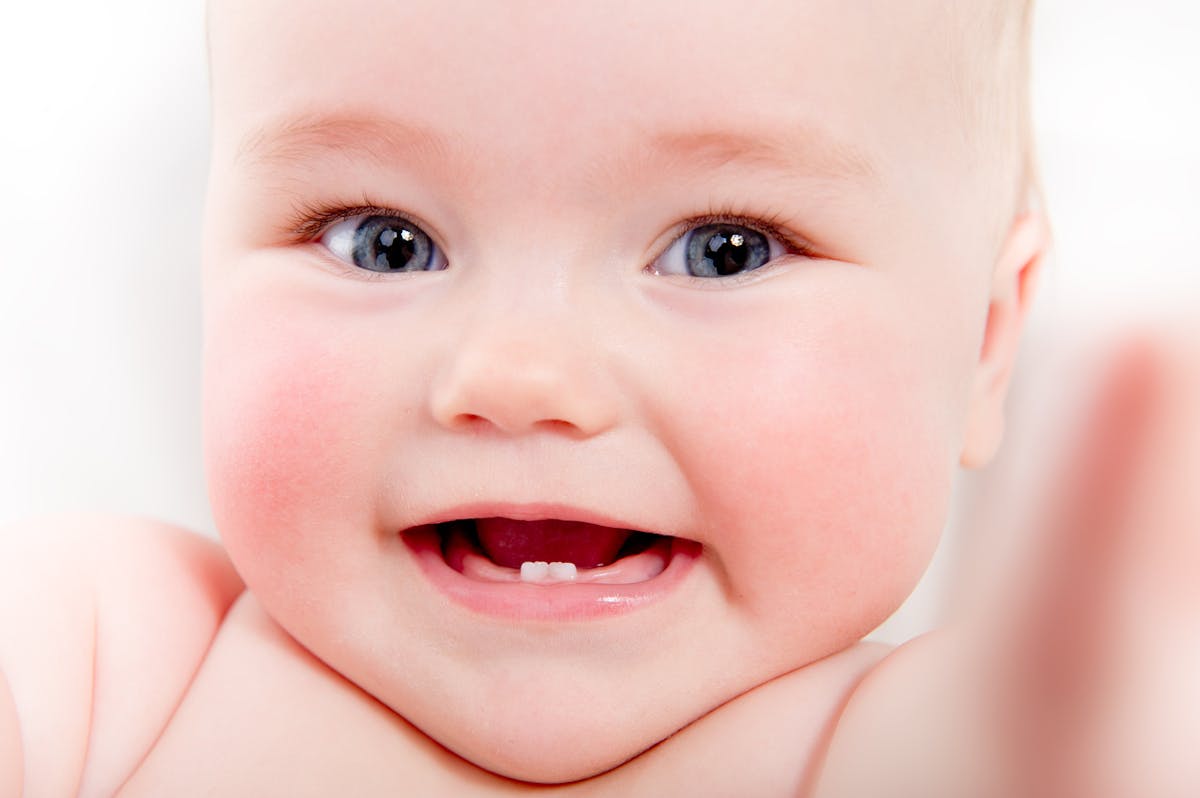 Les dents de bébé apparaissent à quel âge ? - Dentiste pour Enfants